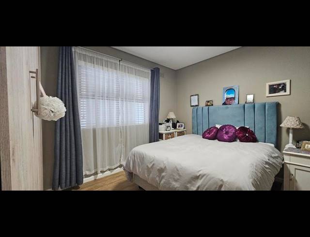 2 BEDROOM APARTMENT FOR SALE IN OLIFANTSKOP